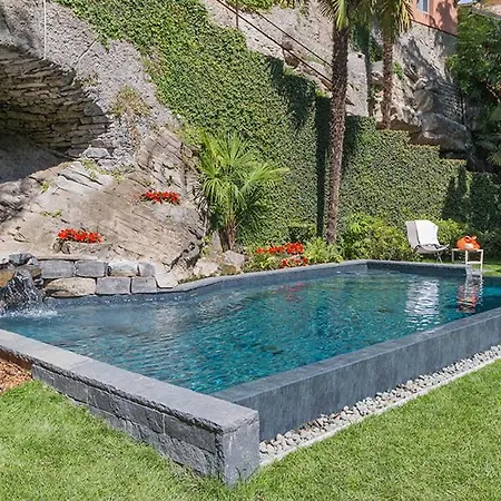 Sleeps 9 With Pool And Air Con וילה *