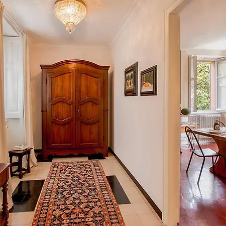 Sleeps 9 With Pool And Air Con