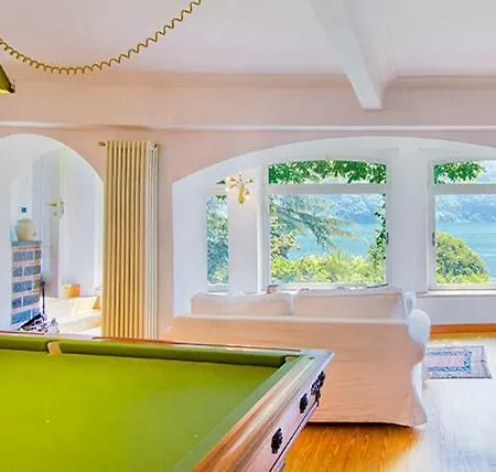 Sleeps 9 With Pool And Air Con *