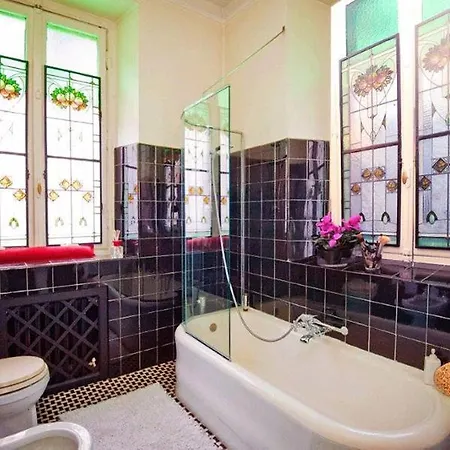 Sleeps 9 With Pool And Air Con 빌라