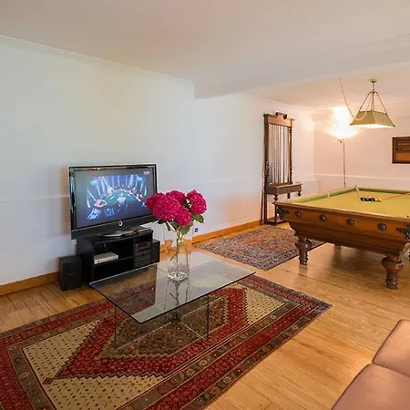 Sleeps 9 With Pool And Air Con 라글리오