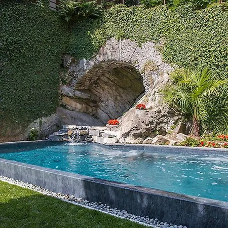 빌라 Sleeps 9 With Pool And Air Con