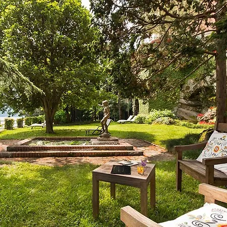 Sleeps 9 With Pool And Air Con *