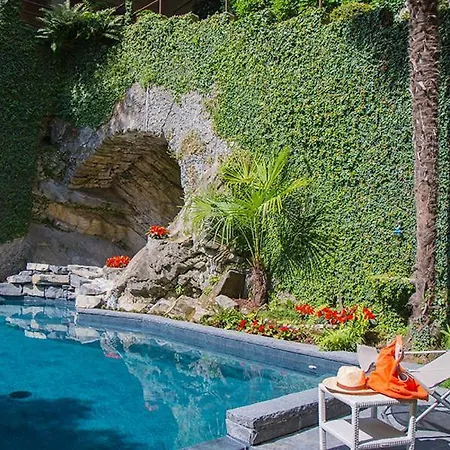 Sleeps 9 With Pool And Air Con ラーリオ